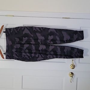 Old Navy Active Powersoft Black Camouflage Leggings